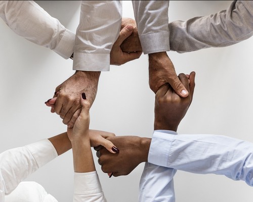 Protection par l’assurance emprunteur, mains réunis